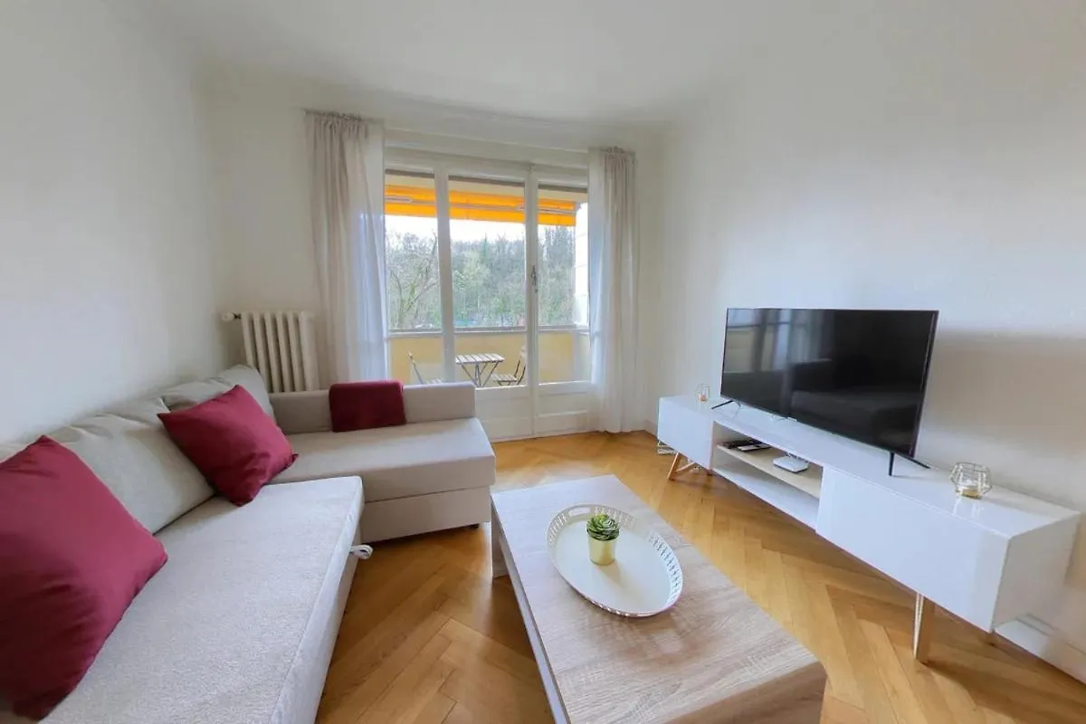 Επικοινωνία με το Unwind & Explore, Central Apartments In Jonction\'S Art Scene! Qa8